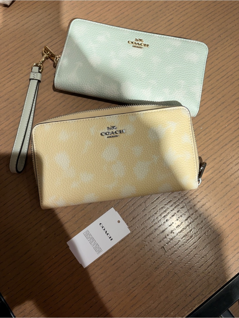 COACH zip-round Pastel Zip Wallet Set in Mint or Soft Yellow new with tag